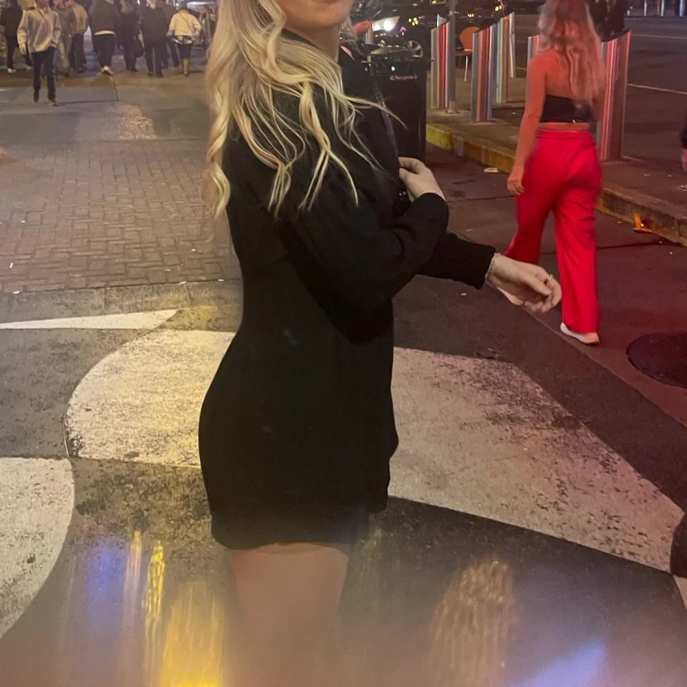 White Fox Boutique Black Long Sleeve Dress — size small - Picture 3 of 3